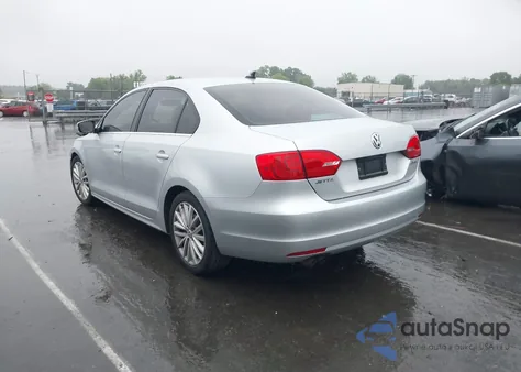 2011 Volkswagen Jetta 2.5L Sel z USA, uszkodzony, nr VIN 3VWLX7AJ3BM351393